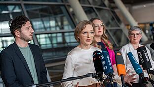 Frakionssitzungen im Bundestag       -  Die Grünen machen Druck auf Union und SPD.