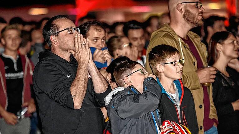 Schrecksekunde nach der Duisburger Führung.Foto: Thomas Obermeier