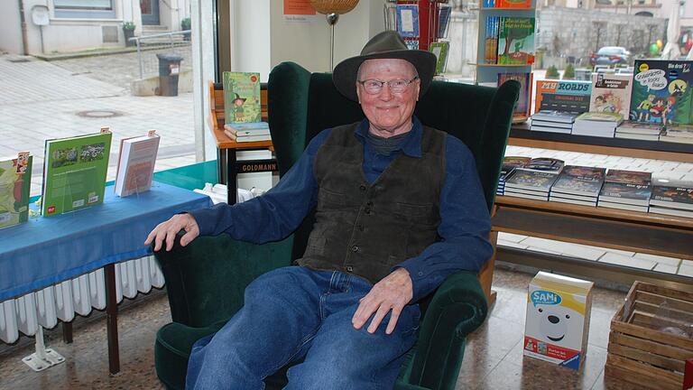 Autor Achim Fischer in der Ochsenfurter Buchhandlung am Turm.