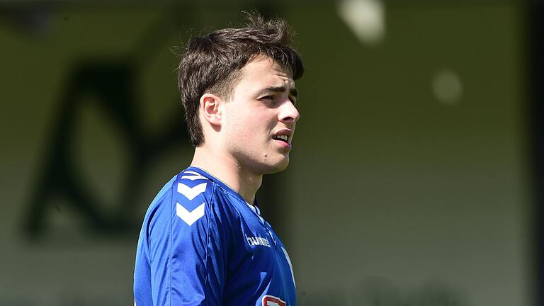 Luca Sturm (im Bild) feierte beim Spiel gegen den ATSV Erlangen sein Bayernliga-Debüt im Tor des TSV Großbardorf. Luca Sturm (im Bild) feierte beim Spiel gegen den ATSV Erlangen sein Bayernliga-Debüt im Tor des TSV Großbardorf.