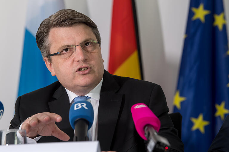 Winfried Bausback bei einer Pressekonferenz 2018 in München. Winfried Bausback bei einer Pressekonferenz 2018 in München.