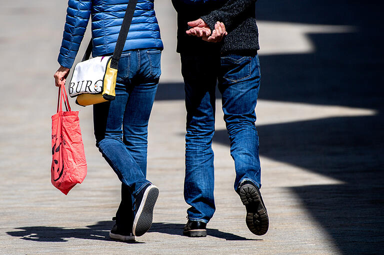 Manche Deutsche nennen Umhänge- oder Umschnalltaschen 'Bodybags'. In englischen Sprachraum versteht man etwas ganz anderes darunter. Manche Deutsche nennen Umhänge- oder Umschnalltaschen 'Bodybags'. In englischen Sprachraum versteht man etwas ganz anderes darunter.