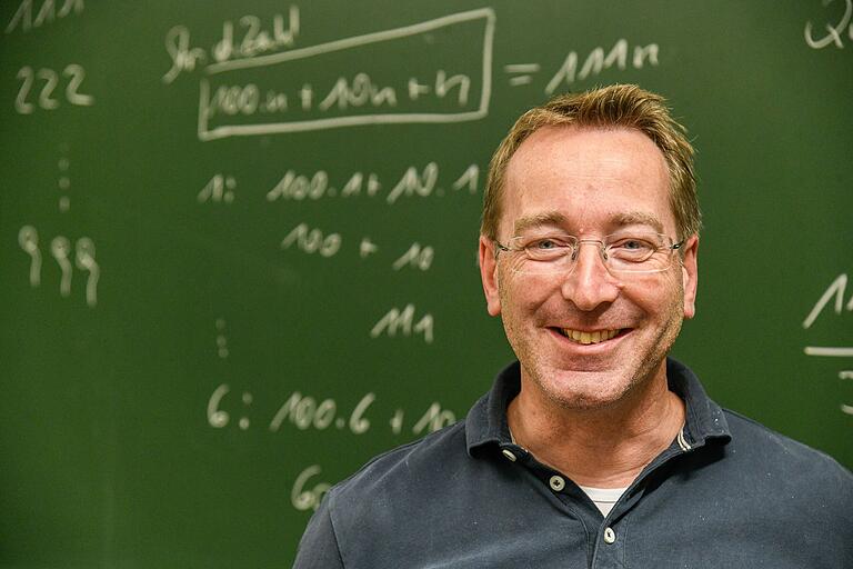 Hans Stefan Siller ist Mathematik-Professor an der Universität Würzburg&nbsp; und erklärt, wie man kleine Rechnungen im Alltag richtig löst.&nbsp; &nbsp;