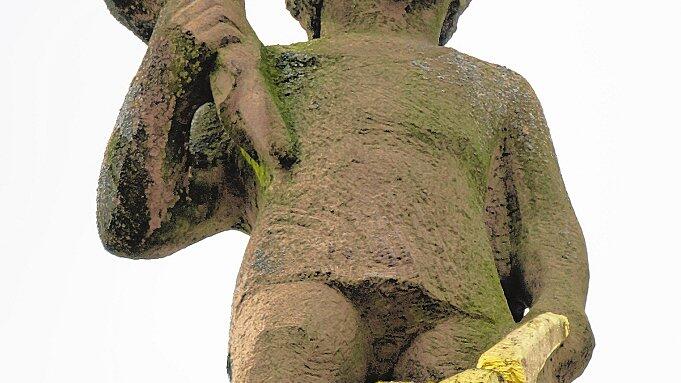 Diese Giebelfigur am Rathaus in Schweinfurt steht für Feuer. Diese Giebelfigur am Rathaus in Schweinfurt steht für Feuer.