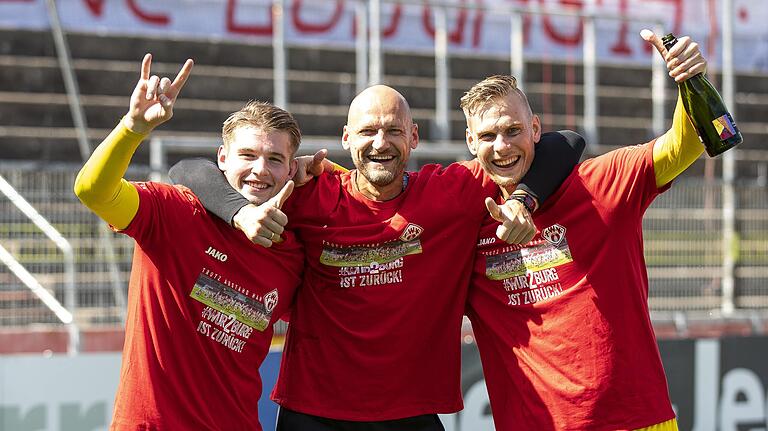 Torwarttrainer Robert Wulnikowski (Mitte) mit Vincent Müller (links) und Eric Verstappen.