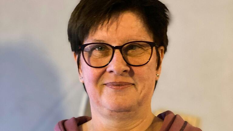 Marion Gies aus Dernau hat durch die Menschen aus Helmstadt wieder Hoffnung gefunden und zusammen mit ihrem Mann und den drei Söhnen den Schreinerei- und Zimmereibetrieb wieder aufgebaut. Marion Gies aus Dernau hat durch die Menschen aus Helmstadt wieder Hoffnung gefunden und zusammen mit ihrem Mann und den drei Söhnen den Schreinerei- und Zimmereibetrieb wieder aufgebaut.