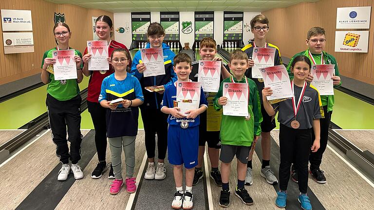 Auf dem Foto von links: Lavinia Vollert, Luisa Kaul, Angelina Krüger, Jasmina Bauer, Elias Brust, Lenny Löhler, Paul Ortloff, Noah Henkel, Greta Ress, Leo Diemer. Auf dem Foto von links: Lavinia Vollert, Luisa Kaul, Angelina Krüger, Jasmina Bauer, Elias Brust, Lenny Löhler, Paul Ortloff, Noah Henkel, Greta Ress, Leo Diemer.