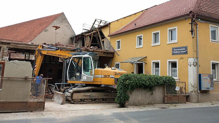 Wenn Um- und Neubau am Fuße der Kirchenburg beendet sind, stellt sich die Frage, wie sich der Verkehr auf der vorbeiführenden Kreisstraße einhegen lässt.