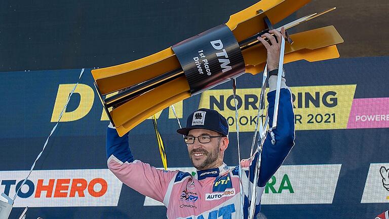 Wird nun – zumindest vorerst – nicht in der DTM starten: Maximilian Götz, der hier seinen Titelgewinn im Jahr 2021 feiert. Wird nun – zumindest vorerst – nicht in der DTM starten: Maximilian Götz, der hier seinen Titelgewinn im Jahr 2021 feiert.