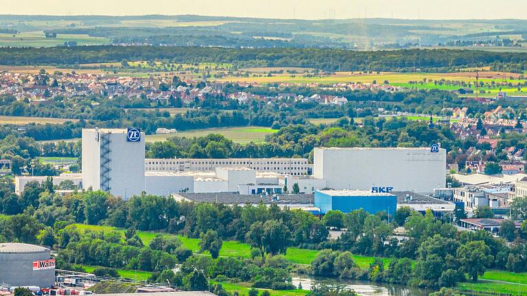 Direkt nebeneinander liegen die Werke von ZF und SKF im Schweinfurter Hafen.