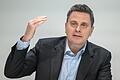 Roche-Chef Thomas Schinecker       -  Roche-Chef Schinecker will in den nächsten fünf Jahren 50 Milliarden US-Dollar in den USA investieren.
