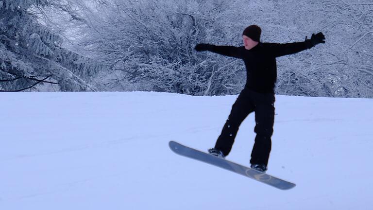 Große Sprünge kann man im Rhöner Winter machen.