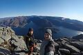 Ein Selfie mit atemberaubender Aussicht vom Hornelen, mit 860 Metern Höhe die steilste Klippe Europas, die Florian Beudert (links) und Daniel Müller auf einer 17 Kilometer langen Tour erwanderten. Foto: Selfie Daniel Müller/Florian Beudert       -  Ein Selfie mit atemberaubender Aussicht vom Hornelen, mit 860 Metern Höhe die steilste Klippe Europas, die Florian Beudert (links) und Daniel Müller auf einer 17 Kilometer langen Tour erwanderten. Foto: Selfie Daniel Müller/Florian Beudert