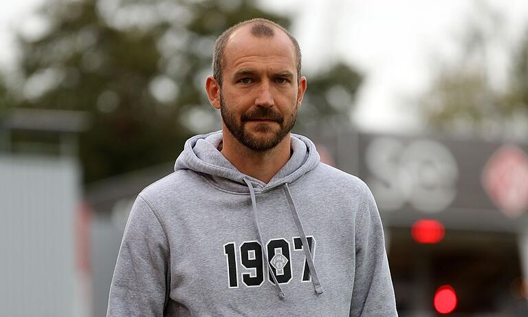 Sebastian Neumann, der Sportdirektor der Würzburger Kickers, begrüßt, dass ein neuer Anlauf zur Änderung der Aufstiegsregelung unternommen wird. Sebastian Neumann, der Sportdirektor der Würzburger Kickers, begrüßt, dass ein neuer Anlauf zur Änderung der Aufstiegsregelung unternommen wird.