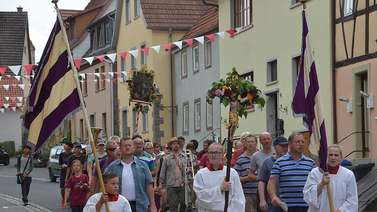 167 Mal sind die Wallfahrer aus Machtilshausen zum Schutzengelmarkt nach Münnerstadt gekommen, zuletzt 2019. Der Versuch, die Wallfahrt nach Ende der Pandemie neu zu beleben, ist bislang gescheitert.       -  167 Mal sind die Wallfahrer aus Machtilshausen zum Schutzengelmarkt nach Münnerstadt gekommen, zuletzt 2019. Der Versuch, die Wallfahrt nach Ende der Pandemie neu zu beleben, ist bislang gescheitert.