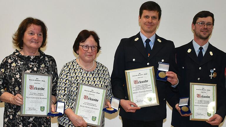 Sie erhielten die Bürgermedaille der Gemeinde Michelau (von links): Gertrud Sommer, Maria Schmitt, Thomas Pfister und Alexander Berz.