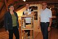 Die Initiatoren der Ausstellung über die ehemalige Schreinerei Arnold in Castell: (von links) Brigitte Horak und Axel Wehrwein vom Heimatverein sowie Altbürgermeister Jochen Kramer.