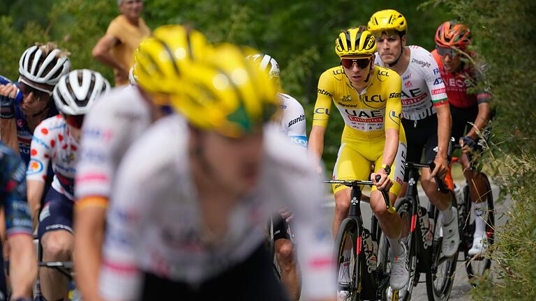 Tour de France - 19. Etappe       -  Tadej Pogacar im Gelben Trikot des Gesamtführenden auf der 19. Etappe der 111. Tour de France.