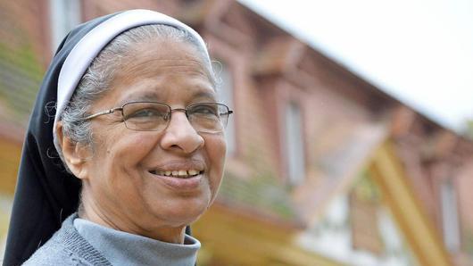 Lebenstraum erfüllt: Schwester Josephine Kalappurackal bewirkte, dass in ihrer indischen Heimat ein ganzes Dorf gebaut wurde. Foto: Isolde Krapf - Lebenstraum erfüllt: Schwester Josephine Kalappurackal bewirkte, dass in ihrer indischen Heimat ein ganzes Dorf gebaut wurde. Foto: Isolde Krapf Lebenstraum erfüllt: Schwester Josephine Kalappurackal bewirkte, dass in ihrer indischen Heimat ein ganzes Dorf gebaut wurde. Foto: Isolde Krapf - Lebenstraum erfüllt: Schwester Josephine Kalappurackal bewirkte, dass in ihrer indischen Heimat ein ganzes Dorf gebaut wurde. Foto: Isolde Krapf