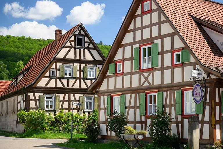 Fast wie im Freilandmuseum: Nassach im Landkreis Haßberge glänzt mit liebevoll restauriertem Fachwerk. Fast wie im Freilandmuseum: Nassach im Landkreis Haßberge glänzt mit liebevoll restauriertem Fachwerk. 