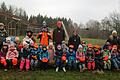 Auf dem Foto Irmtrud Wirsing, Lydia und André Schönfeldt, Lorenz Belz, René Schneider, Simone Friedel und die Kinder dies KiGa.