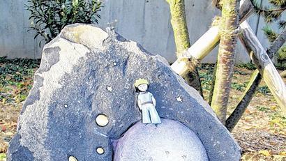 Sternenkinder: Fehlgeburten haben im Lengfelder Friedhof ihren Platz beim kleinen Prinzen und den Sternen.