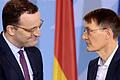 Ging bei der Maskenbeschaffung zu Beginn der Corona-Krise alles mit rechten Dingen zu? Das Thema hat Gesundheitsminister Karl Lauterbach (rechts) von seinem Vorgänger Jens Spahn geerbt.
