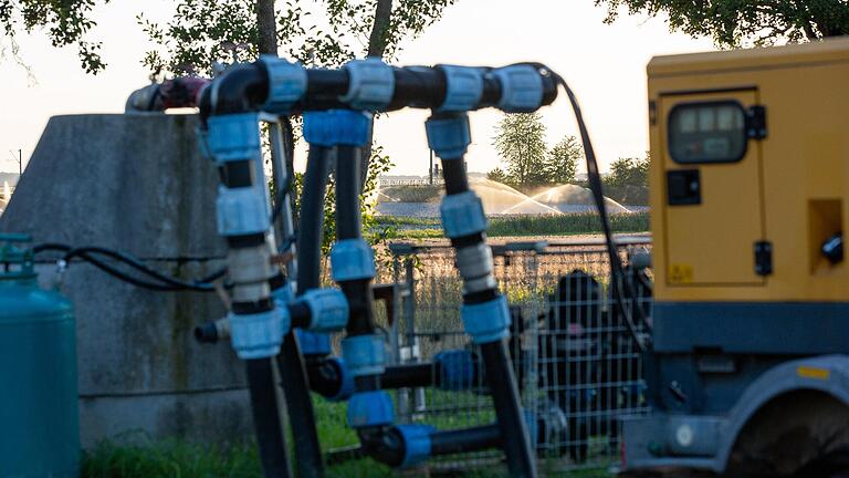 Dieselgenerator und Pumpe in der Bergtheimer Mulde.