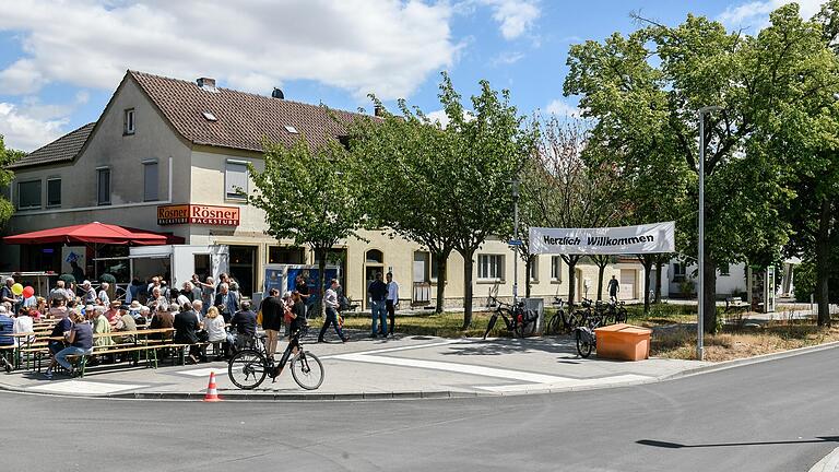 Neuer Marktplatz auf der Keesburg wird vom Oberbürgermeister Christian Schuchart eröffnet.