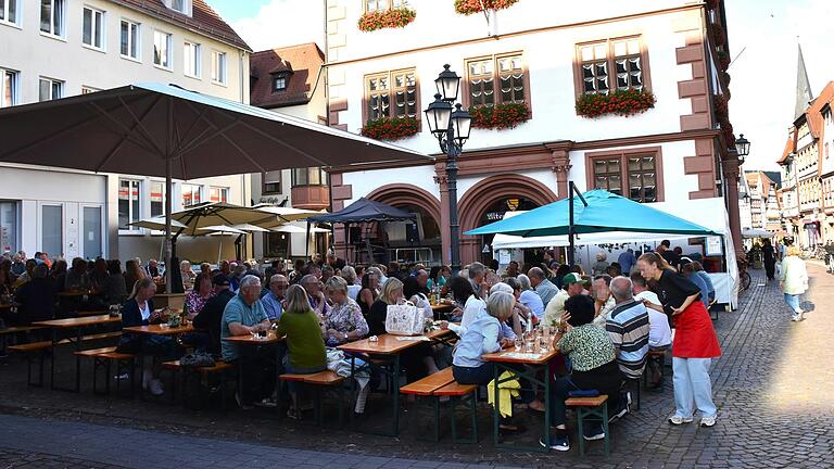 Bereits am Samstagabend war das Weinfest sehr gut besucht.&nbsp;