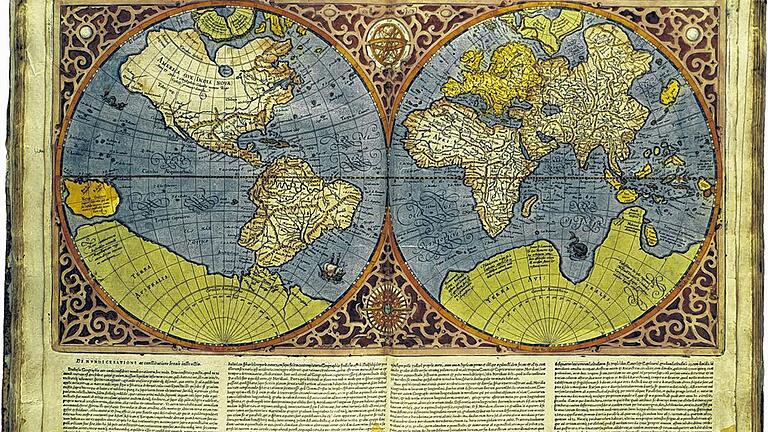 Der erste Druck, der den heute üblichen Namen Atlas trägt: Das Werk des Gerhard Mercator (1512&ndash;1594), das seinen Namen nicht dem griechischen Titanen, sondern einem ebenso sagenhaften mauretanischen König und Geografen entlehnt, gilt zudem als das erste systematische Kartensammlungswerk überhaupt. Es erschien posthum 1595.