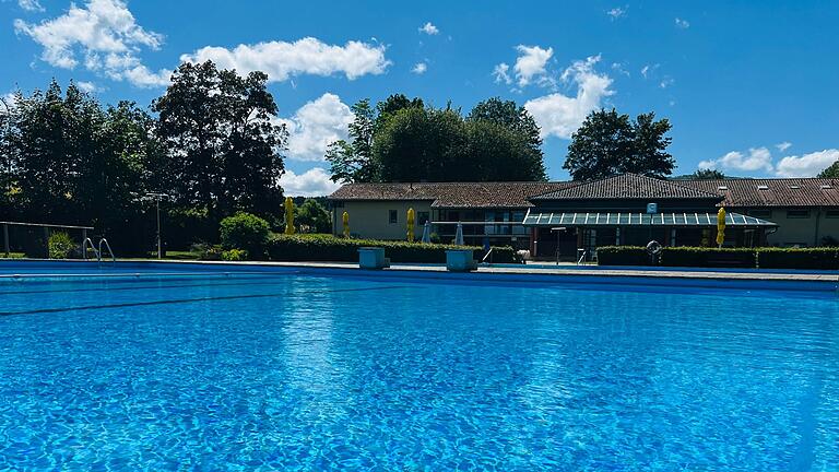 Am Samstag, den 6. Juli heißt es Sommer, Sonne und Party im Fladunger Schwimmbad.