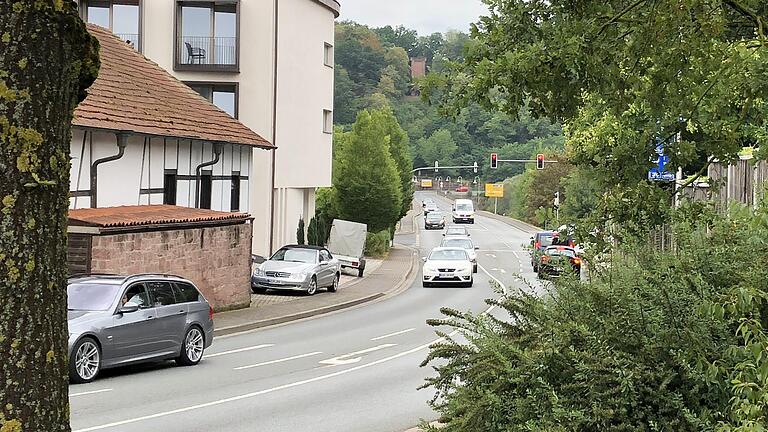 Blick aus Richtung Eichholzstraße über die Alte Mainbrücke in Marktheidenfeld: Hier wird der erste Bauabschnitt ab Montag, 17. August, beginnen.