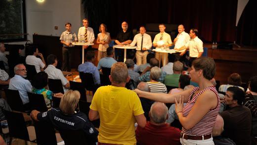 Podiumsdiskussion       -  Podiumsdiskussion mit den Direktkandidaten aus dem Wahlkreis Main-Spessart/Miltenberg für den Bundestag am 7. Auguist 2013 in Marktheidenfeld.