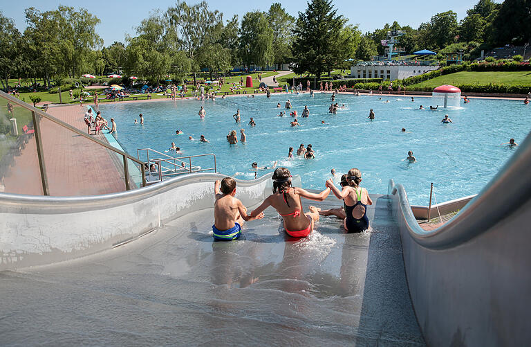 Wasserspaß im Dallenbergbad. Wer schwimmen kann, ist auch im flachen Becken sicherer.&nbsp;