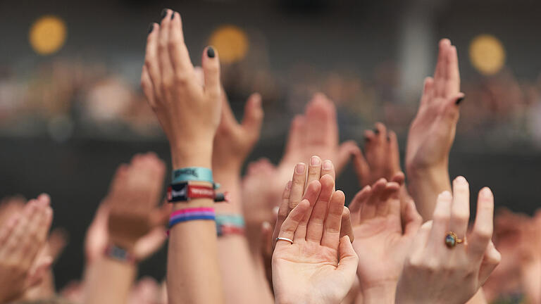 Festival Symbolbild.jpeg       -  Das Taktraum Festival 2023 wartet wieder mit einem sehr diversen Line-up auf. Alle Infos rund um Timetable, Tickets und Preise gibt es hier.