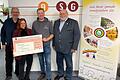 Bei der Spendenübergabe (von links): Markus Gropp,&nbsp; Martina Stühler, Johannes Prowald und Walter Weinig