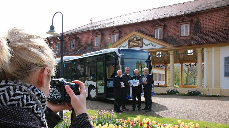 Seit 2007 verbindet der Bäderlandbus an Wochenenden die fünf Bäder in den Kreisen Bad Kissingen und Rhön-Grabfeld. Foto: Archiv/Ralf Ruppert - Seit 2007 verbindet der Bäderlandbus an Wochenenden die fünf Bäder in den Kreisen Bad Kissingen und Rhön-Grabfeld. Foto: Archiv/Ralf Ruppert Seit 2007 verbindet der Bäderlandbus an Wochenenden die fünf Bäder in den Kreisen Bad Kissingen und Rhön-Grabfeld. Foto: Archiv/Ralf Ruppert - Seit 2007 verbindet der Bäderlandbus an Wochenenden die fünf Bäder in den Kreisen Bad Kissingen und Rhön-Grabfeld. Foto: Archiv/Ralf Ruppert