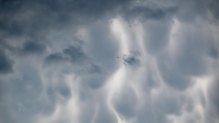 Sommergewitter im Rheinland       -  Vielerorts war es zwar heiß aber bewölkt.