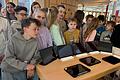 13 neue iPads hat die Grundschule Grafenrheinfeld erhalten. Darüber freuen sich die Schülerinnen und Schüler.