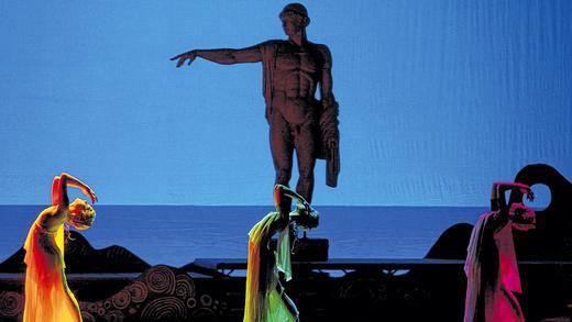 „Daphnis und Cloe“: Szene aus John Neumeiers Inszenierung an der Hamburgischen Staatsoper. „Daphnis und Cloe“: Szene aus John Neumeiers Inszenierung an der Hamburgischen Staatsoper.