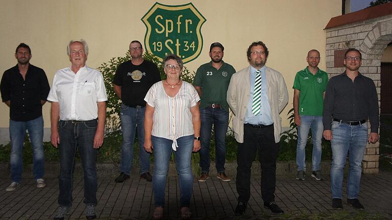 Die neugewählte Vorstandschaft (von links): Mathias Vollert, Ottmar Werner, Daniel Mahr, Martina Englert, Steffen Vollert, Dominik Reichert, Manuel Werner und Ulrich Schmitt; auf dem Bild fehlt Thomas Henneberger.