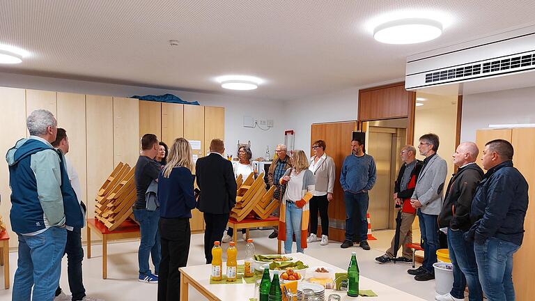 Der Maßbacher Marktgemeinderat besichtigte die Baustelle des evangelischen Kindergartens im Ortsteil Maßbach. Er wird saniert und erweitert. - Der Maßbacher Marktgemeinderat besichtigte die Baustelle des evangelischen Kindergartens im Ortsteil Maßbach. Er wird saniert und erweitert. Der Maßbacher Marktgemeinderat besichtigte die Baustelle des evangelischen Kindergartens im Ortsteil Maßbach. Er wird saniert und erweitert. - Der Maßbacher Marktgemeinderat besichtigte die Baustelle des evangelischen Kindergartens im Ortsteil Maßbach. Er wird saniert und erweitert.