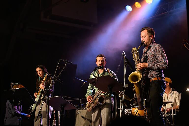 Die Band Carli Kream trat im Jahr 2023 beim 38. Jazzfestival Würzburg der Jazzinitiative im Felix-Fechenbach-Haus in Würzburg auf. Die Band Carli Kream trat im Jahr 2023 beim 38. Jazzfestival Würzburg der Jazzinitiative im Felix-Fechenbach-Haus in Würzburg auf.