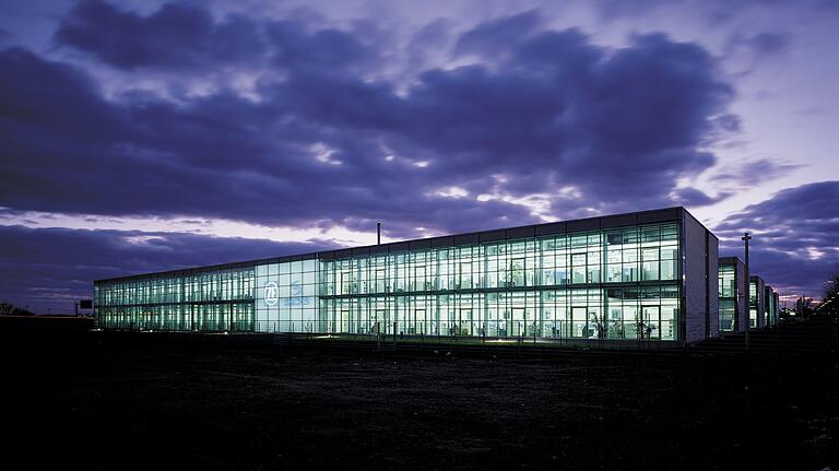 Das 2002 eröffnete Entwicklungszentrum unterstreicht die Bedeutung des Standortes Schweinfurt.