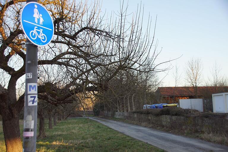 Der Radweg und die Umgehungsstraße Richtung Stettfeld waren zwei Themen in der Bürgerversammlung Ebelsbach, die auf großes Interesse stießen. Der Radweg und die Umgehungsstraße Richtung Stettfeld waren zwei Themen in der Bürgerversammlung Ebelsbach, die auf großes Interesse stießen.