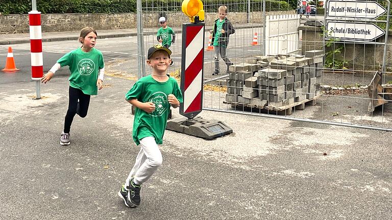 Es ging es nicht darum, wer am schnellsten das Ziel erreicht, sondern wie viele Runden jedes Kind schaffte, um Sponsorengelder zu bekommen.