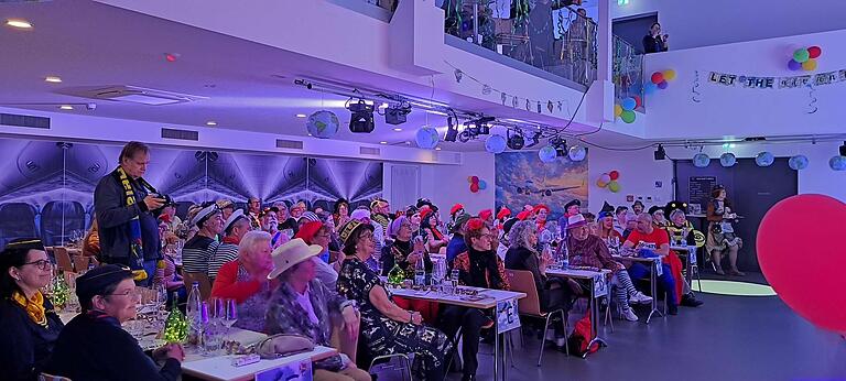 Beste Stimmung im Saal bei der Weinseligen Narren-Sitzung. Beste Stimmung im Saal bei der Weinseligen Narren-Sitzung.