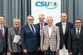 Der CSU-Kreisverband ehrte langjährige Mitglieder. Im Bild (von links): Oberbürgermeister Sebastian Remelé, Kilian Hartmann (45 Jahre in der CSU), Kreisvorsitzender Stefan Funk, Mathias Ritzmann (30 Jahre), Georg Kreiner, German Cramer und Klaus Rehberger (alle 45 Jahre in der CSU), Claus Effner (30 Jahre), MdB Anja Weisgerber, Rüdiger Köhler und Liselotte Schineis (beide stellvertretende Kreisvorsitzende).