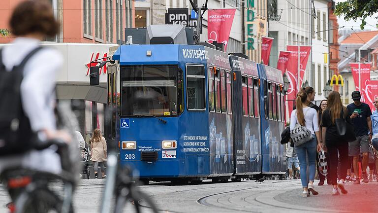 Während der Ferienzeit fahren manche Busse und Straßenbahnen nicht wie gewohnt. Während der Ferienzeit fahren manche Busse und Straßenbahnen nicht wie gewohnt.